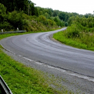 ATTENTION, revetement de route dangereux