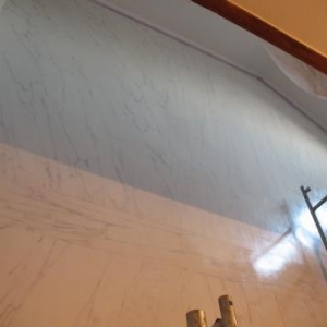 Faux marbre sur mur 3eme etage termine. Faux marbre sur mur 3eme etage termine.