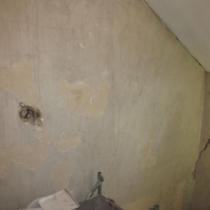 Enlevement des parties de plafonnages non adherentes. Enlevement des parties de plafonnages non adherentes.