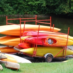 5 Kayaks oranges