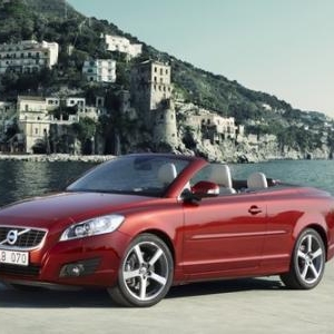 Volvo C70.