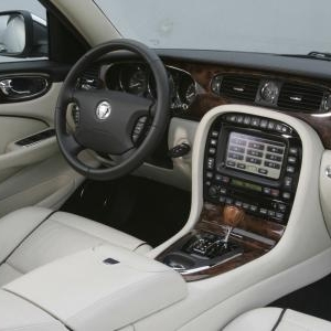 LA JAGUAR XJ 2.7 D NOUS FAIT DECOUVRIR LA GASTRONOMIE DU GRAND BRUXELLES. LA JAGUAR XJ 2.7 D NOUS FAIT DECOUVRIR LA GASTRONOMIE DU GRAND BRUXELLES.