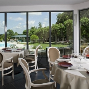 Chateau du Mont Joly, Sampans