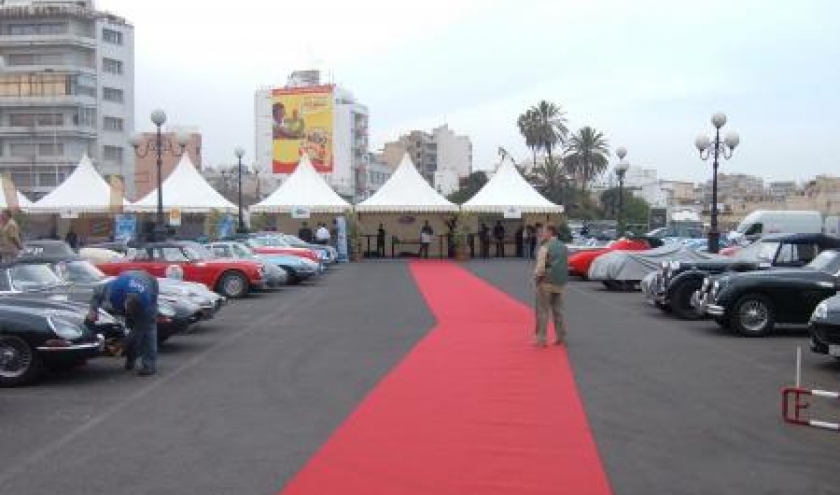 Casablanca : le parc des voitures et le village d'accueil