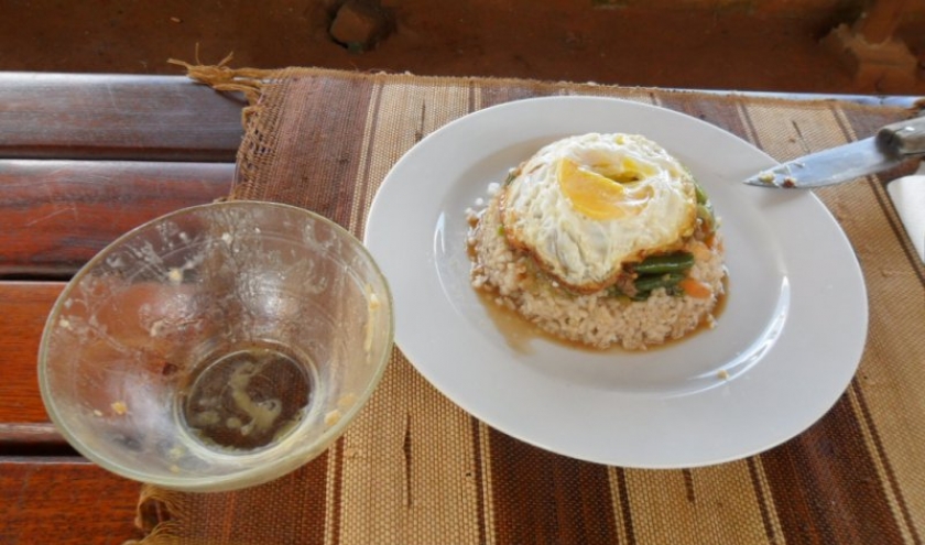 Un plat malgache. Ceci n'est pas une circoncision. Voir notre article: le bol de riz retourne. 