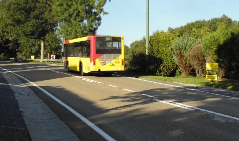 Le bus 1011 Houffalize Liege quitte Houffalize