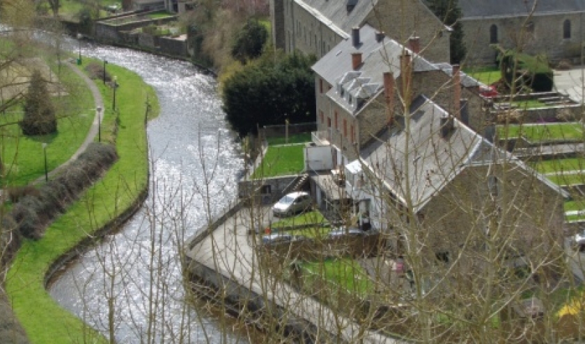 L'Ourthe entre le pont Lanham et le pont de la Promenade