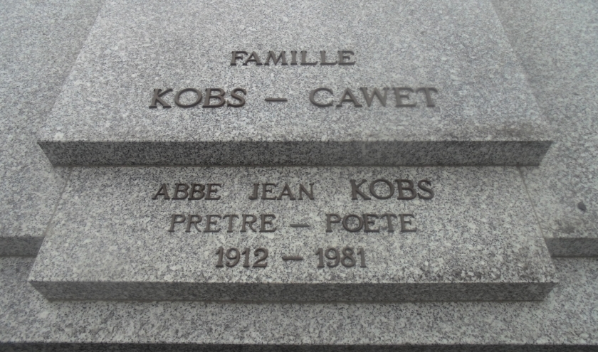 Jean Kobs, prêtre poète. Tombeau. Cimetière de Houffalize.