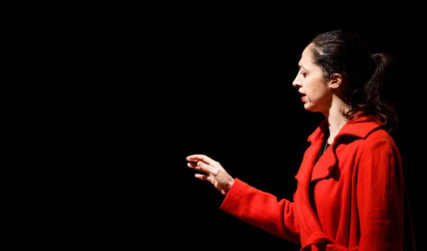 Irina Lucidi (Gaia Saitta) © "Théâtre national Wallonie-Bruxelles"