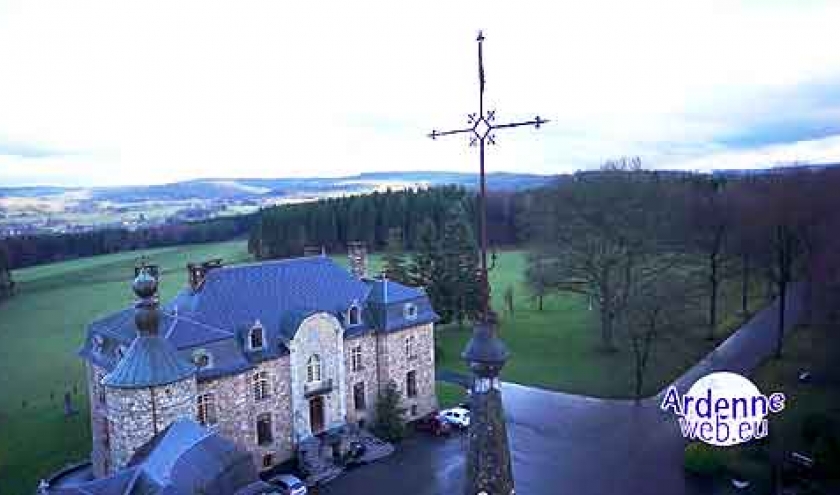 Aerovue du chateau de Farniere