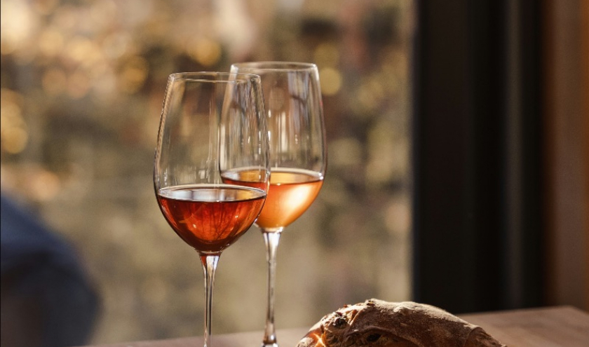 Que signifie la couleur d’un vin ? "La différence de couleur entre les vins rouges vient principalement de quatre facteurs."