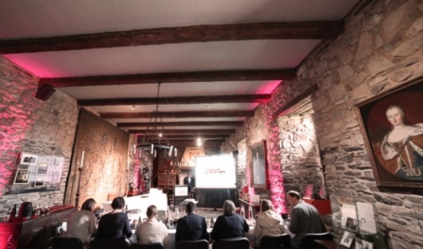 Pour la presentation, aucun endroit ne convenait mieux que le cadre majestueux du chateau de Reinhardstein. (Photos: Le Pays des Hautes Fagnes - Waimes)