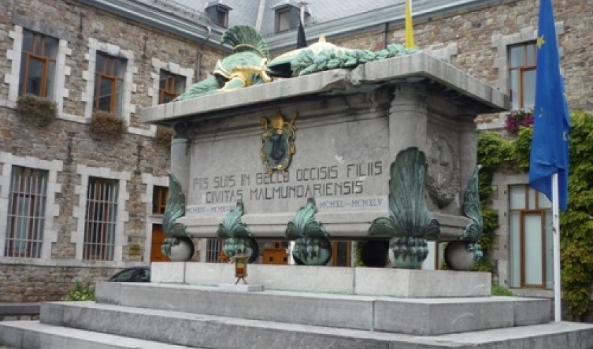 Le cenotaphe actuel inauguré le 18 décembre 1927
