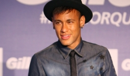 Neymar qui est, comme chacun sait, un footballeur.