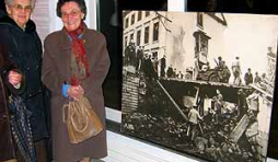 Lily Daulne et Nelly Simon. La photo noir et blanc n'a rien a voir avec l'Offensive, mais bien avec la Liberation (pont Lanham, route de Liège à Houffalize) quelques mois plus tot.