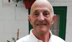 Jean-Marie Darte, crieur de journaux début des années 50.