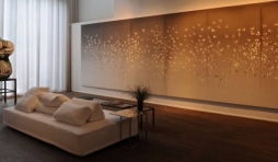 Sur le mur du fond, les papillons de (c) Claudio Parmiggiani