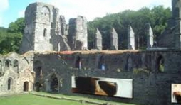 Oeuvres monumentales dans l Abbaye de Villers-la-Ville (2006) (c) Pierre Debatty