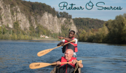 Musambu Junior Higuet et Laurence Debry naviguant sur la Meuse