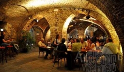 Le restaurant, le chalet suisse de Sart-lez-Spa dans les caves de l'abbaye de Stavelot