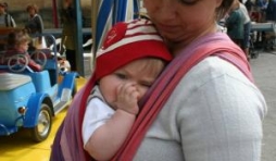 Comment bien porter son petit enfant