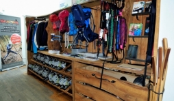 Les équipements de randonnée de haute qualité sont proposés en prêts gratuits  à Malmedy (Photo©eastbelgium.com)