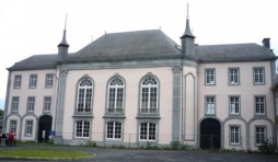 L'exterieur renove du Waux - Hall