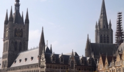 Beffroi, Halle aux draps et Cathédrale  St Martin