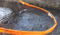 Le barrage et les dechets recueillis en deux jours