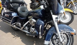 Une des nombreuses motos exposees