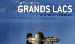  La France des GRANDS LACS  Editions Gallimard.