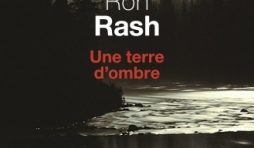Une terre d ombre de Ron Rash  Editions Seuil.