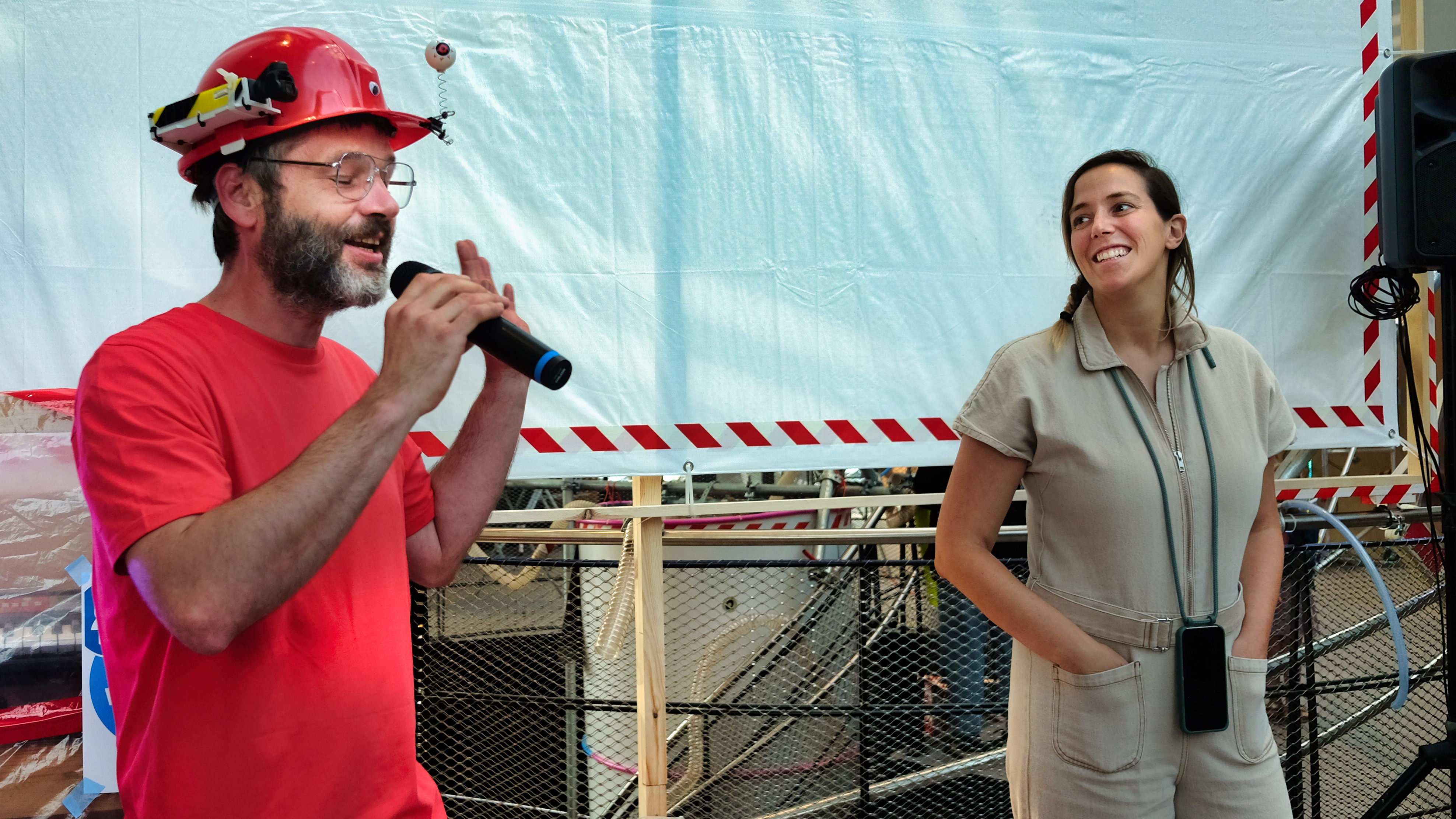 Niklas Roy, l'artiste, & Marie du Chastel, la commissaire © Photo : Christian Delwiche