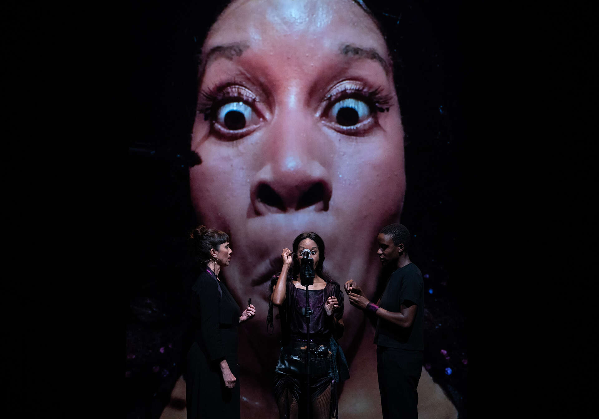 Le « Flamenco », avec Yinka Esi Graves, dans « The disappearing Act » ⓒ Ph. : E. Manez J. Jordan/« Dansa Valencia »