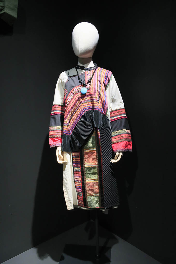 Robe d'une « Nam-Kha » © Béatrice Meunier-Déry © « MICM » © Ph. : Jacques Baudoux