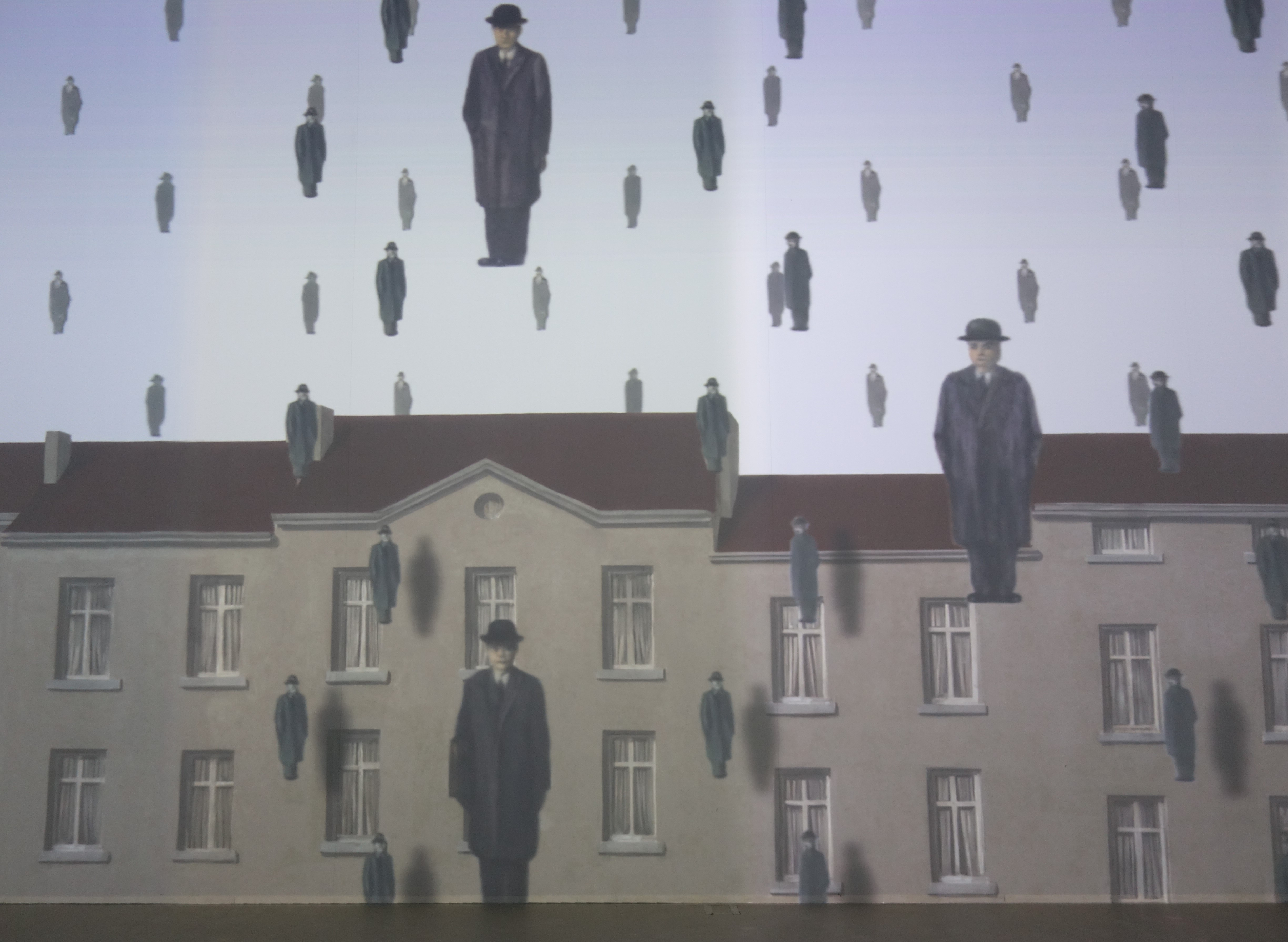 Spectacle immersif (René Magritte) © « Exhibition Hub » © Photo : Fabien Sebo