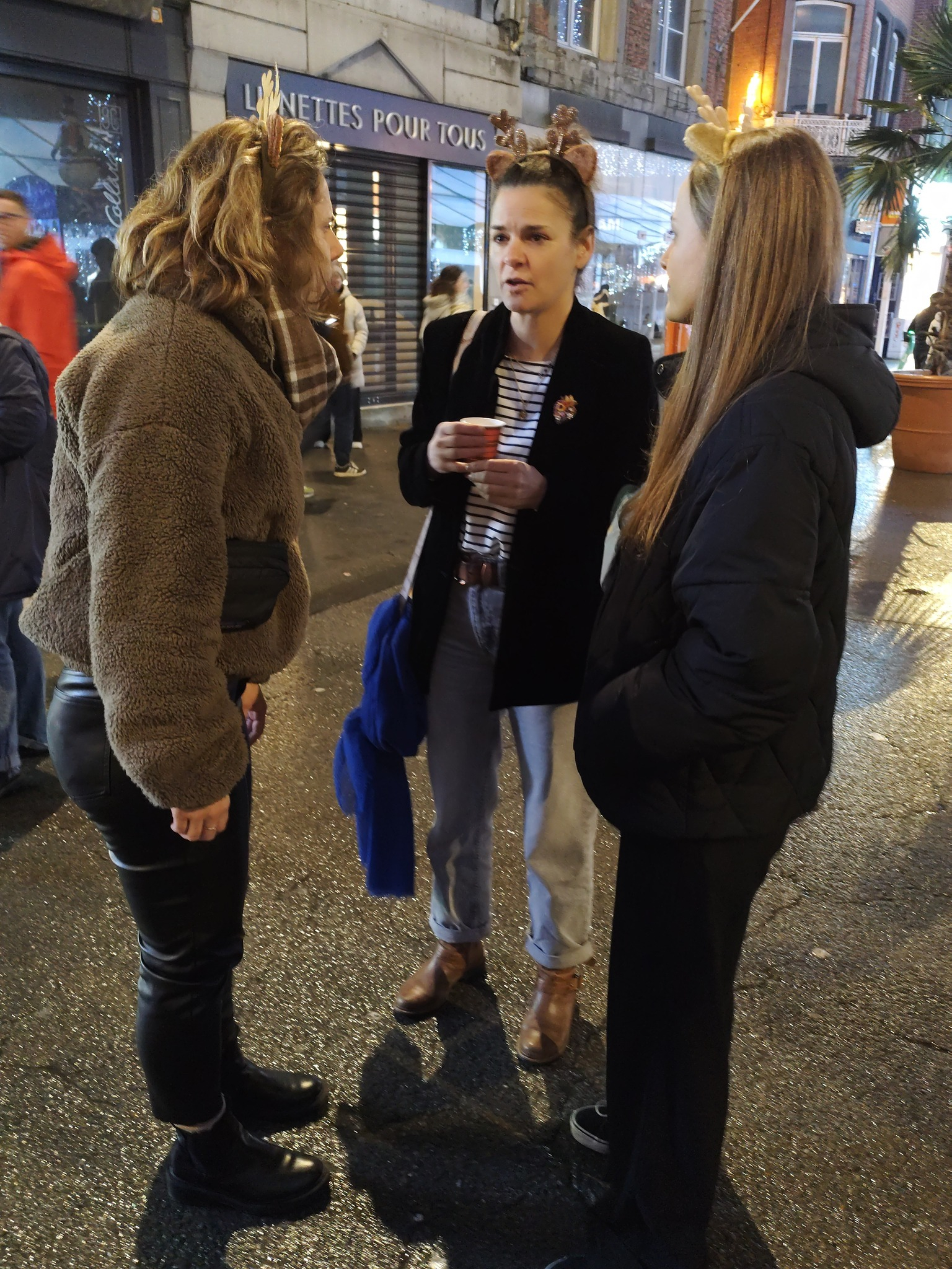 La bourgmestre f.f., Charlotte Bazelaire, & Charlotte Deborsu, députée à la Chambre des représentants ⓒ Ph. : M. Lecocq