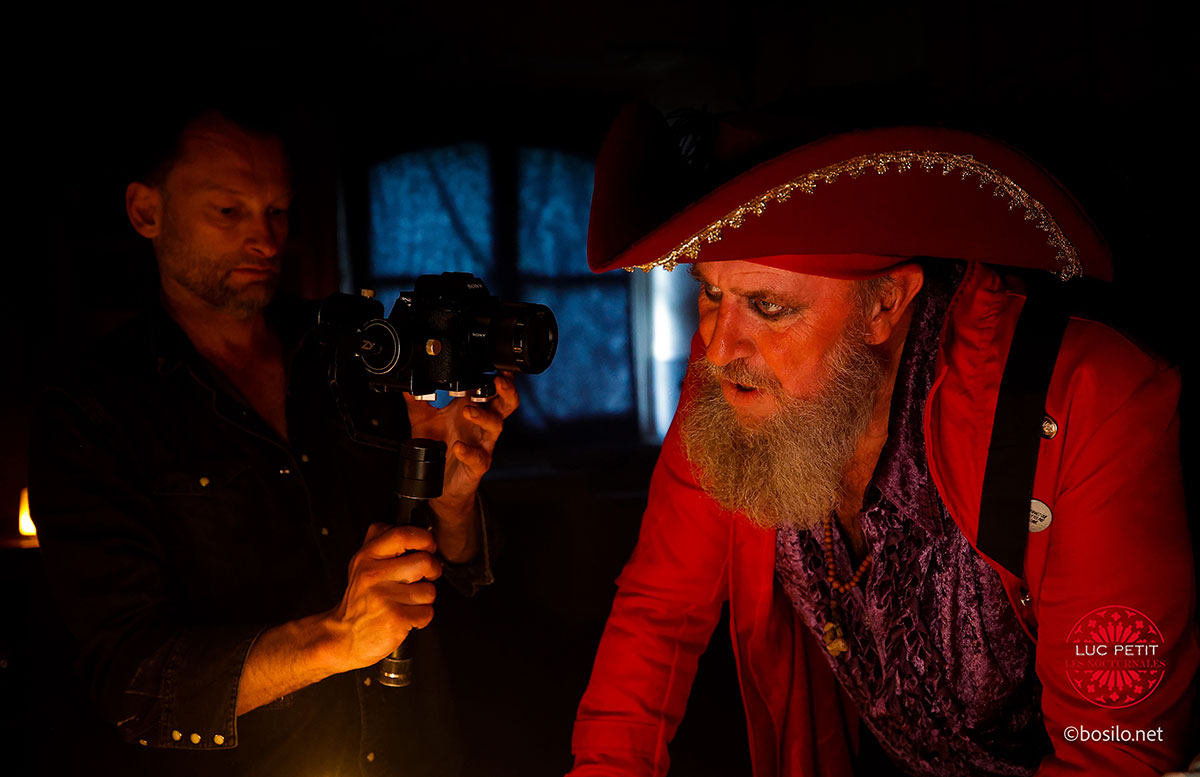Tournage, avec le Capitaine Crochet © « Luc Petit Création » © Photo : « Bosilot.net »