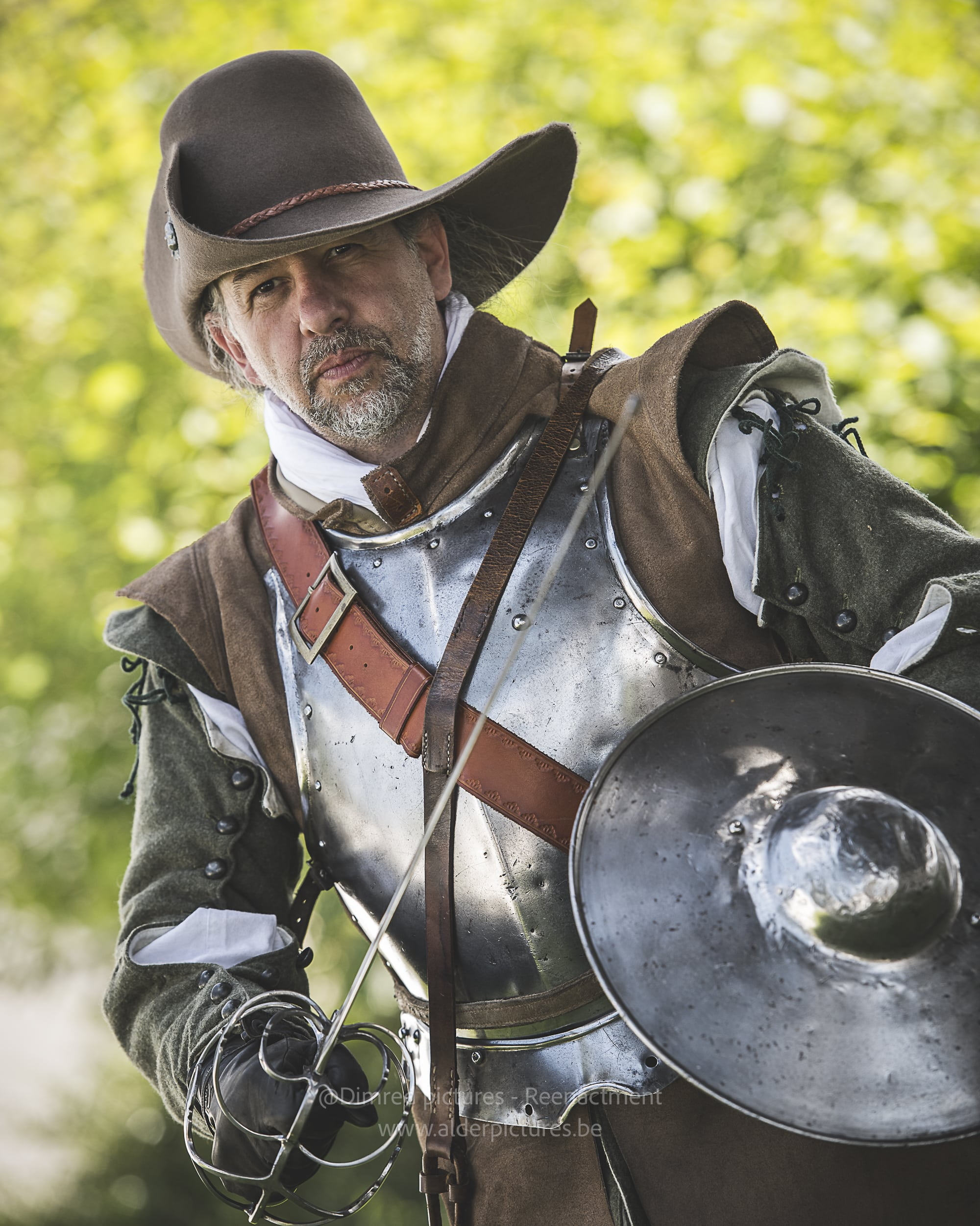 Un figurant, en armure © « Compagnie aux Tricornes »