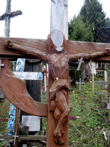 Une grande statue de Jésus sur la colline de la croix Lituanie