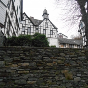 Montjoie, mur a pierres seches