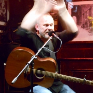 pub temple bar - robin james hurt