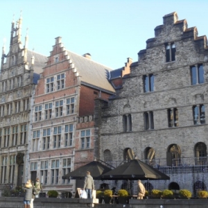 Ancienne douane a droite Ancienne douane a droite