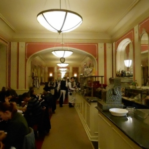 cafe louvre