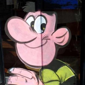 Mantes la jolie, peinture sur vitrine pour le festival de la bande dessinee par un artiste belge, Jean-Marie Lesage