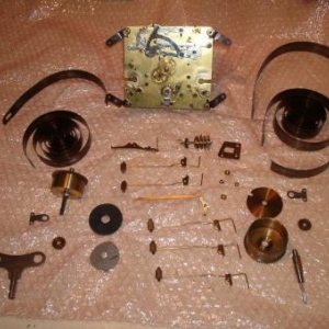 LE GARDE-TEMPS  ,  RESTAURATION  REPARATION  d'horloges et de pendules anciennes a BASTOGNE jolie ville de BELGIQUE 