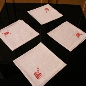 34. serviettes avec broderie masloul (2 euros chacune)