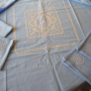 6. nappe, broderie masloul, de Tibhirine: 1x1m, avec 4 serviettes(32 euros)