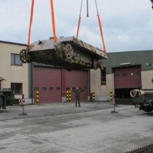 Le tank arrive a Bastogne, atelier de renovation (Bastogne Barraks)