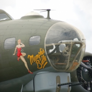 Nez du B-17G Sally B